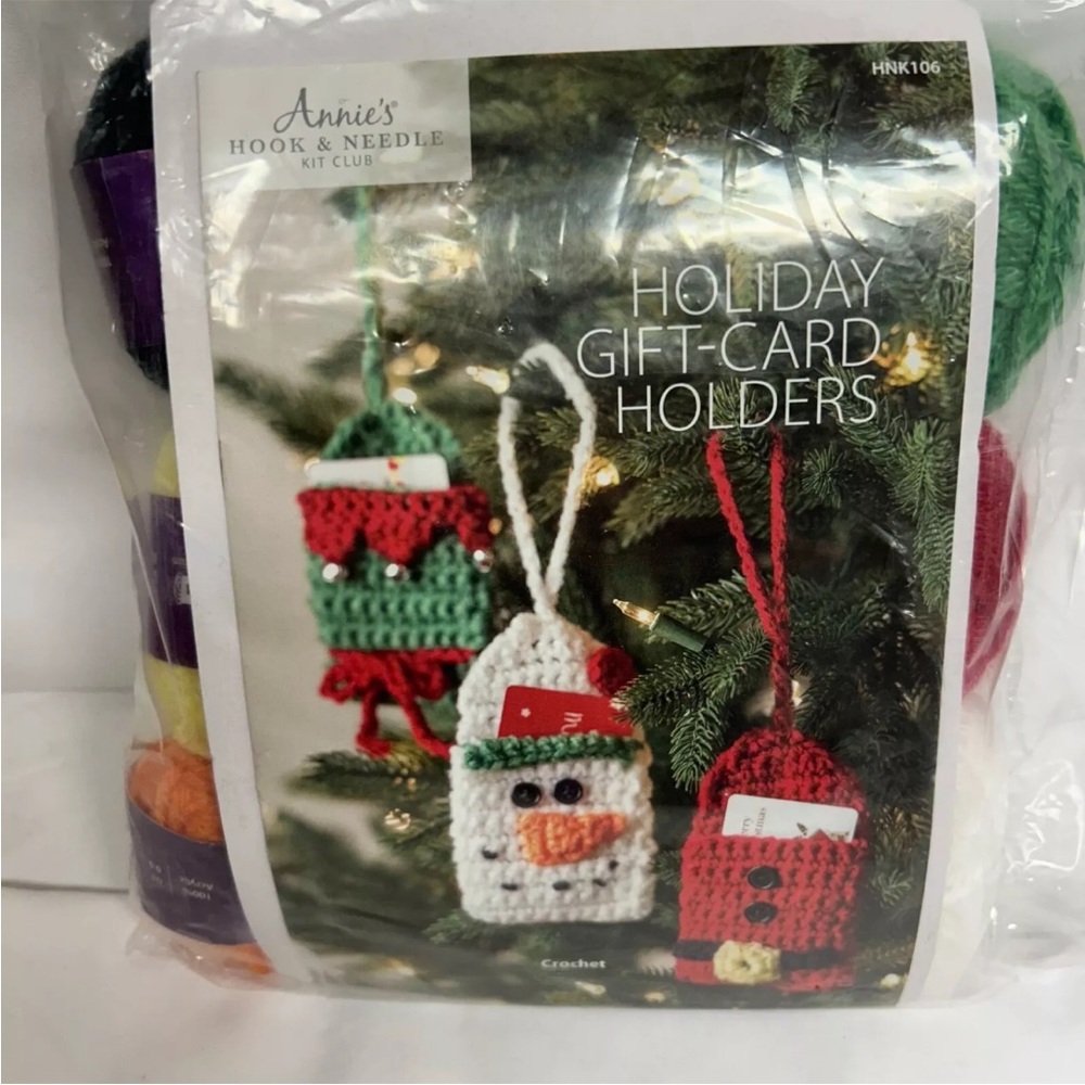 Annies Hook & Needle Kit Club Crochet Holiday Gift Card Holders Yarn and Pattern